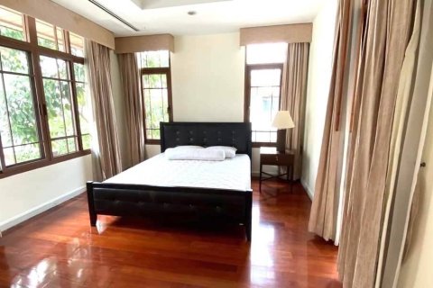 4 bedrooms Villa in Bangkok, Thailand No. 97542 4