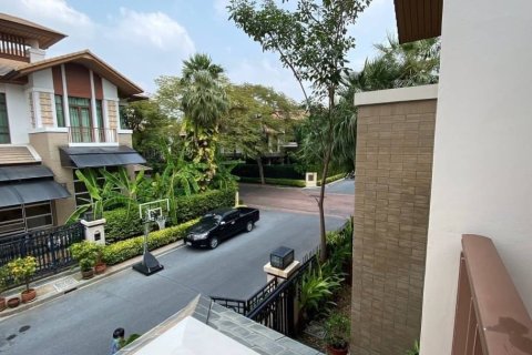 4 bedrooms Villa in Bangkok, Thailand No. 97542 16