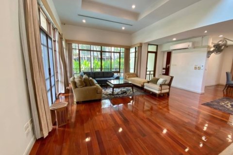 4 bedrooms Villa in Bangkok, Thailand No. 97542 12