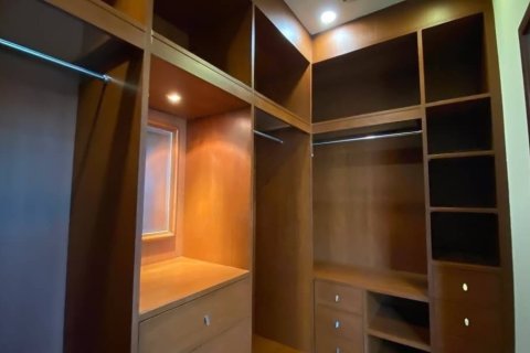 4 bedrooms Villa in Bangkok, Thailand No. 97542 15