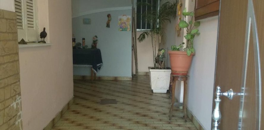 350m² Building in Aigaleo, Greece No. 58059