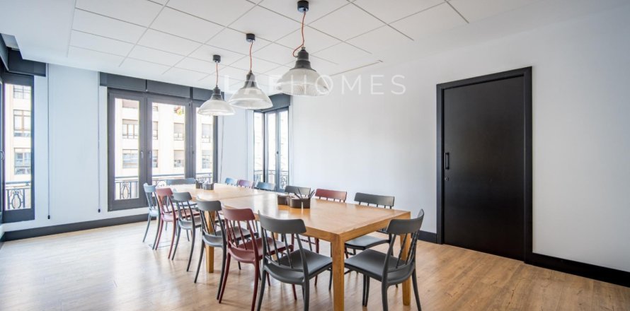 5 bedrooms Apartment in Valencia, Spain No. 110743