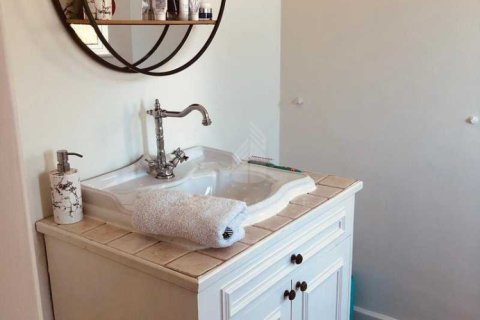 4 bedrooms House in Pervolia, Cyprus No. 101189 8