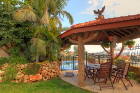 Вилла с 6 спальнями в Лимассол, Кипр №105678 8