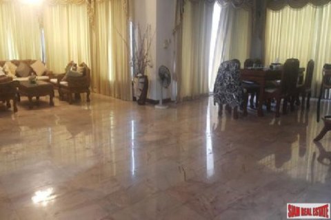 4 bedrooms House in Pattaya, Thailand No. 96560 17