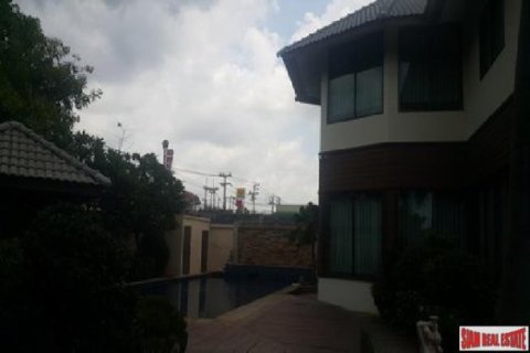 4 bedrooms House in Pattaya, Thailand No. 96560 3