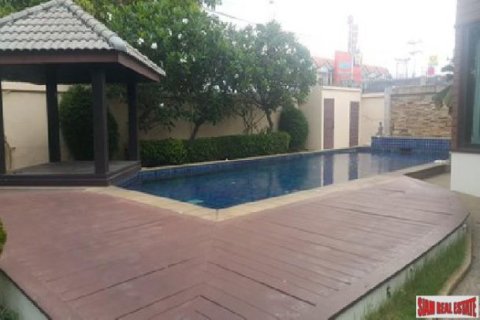 4 bedrooms House in Pattaya, Thailand No. 96560 1