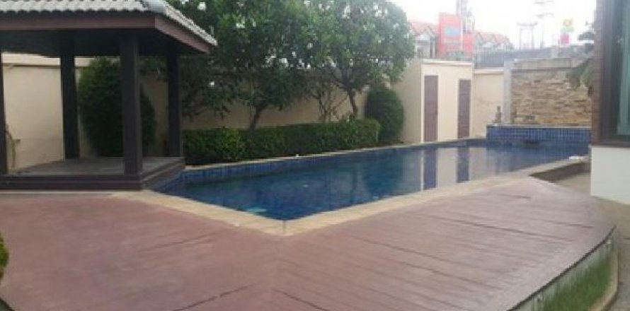 4 bedrooms House in Pattaya, Thailand No. 96560