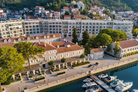 Квартира с 2 спальнями в Херцег-Нови, Черногория №81127 1