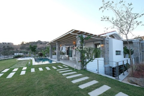 5 bedrooms Villa in Phi Dien, Vietnam No. 92190 4