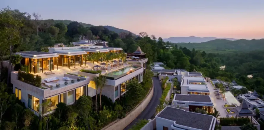 5 bedrooms Villa in Phuket, Thailand No. 76739