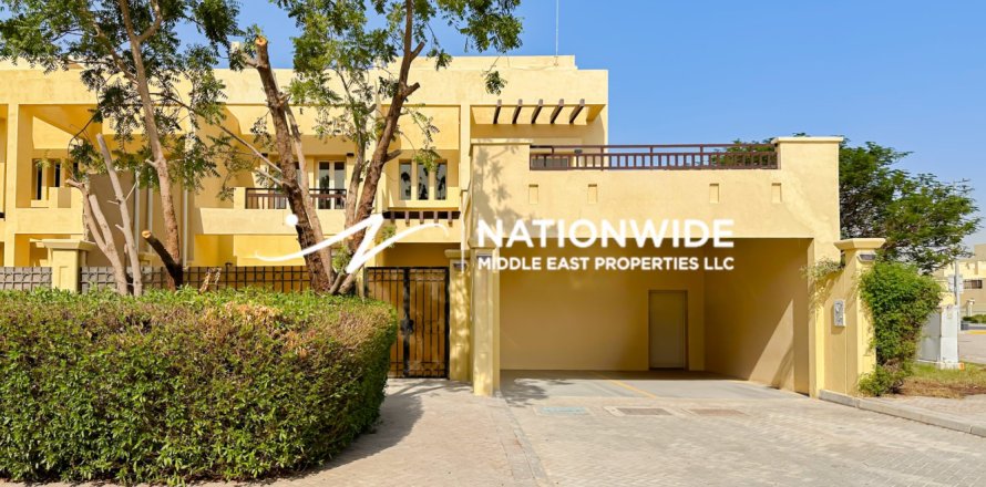 Вилла с 3 спальнями в Абу-Даби, ОАЭ №117370