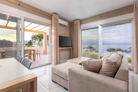 3 bedrooms Villa in Corfu, Greece No. 55786 6