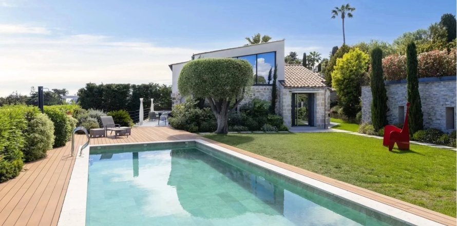 4 bedrooms House in Cannes, France No. 100276
