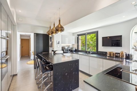 4 bedrooms House in Cannes, France No. 100276 5