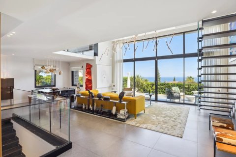 4 bedrooms House in Cannes, France No. 100276 3