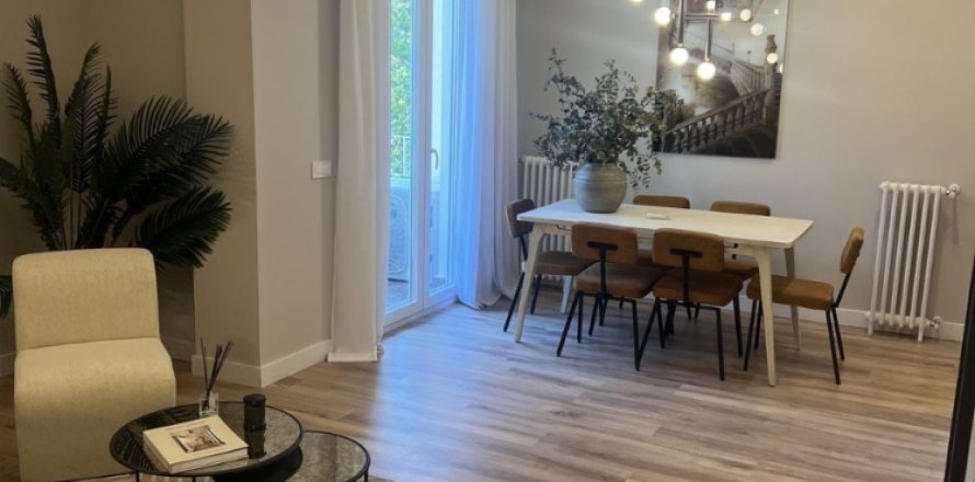 2 bedrooms Apartment in Madrid, Spain No. 126228