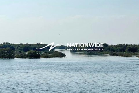 817m² Land in Abu Dhabi, UAE No. 122170