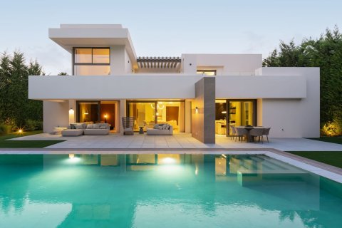 5 bedrooms Villa in Estepona, Spain No. 128866