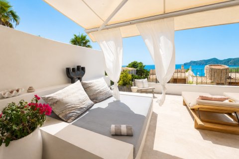 3 bedrooms Villa in Santa Ponsa, Spain No. 126979