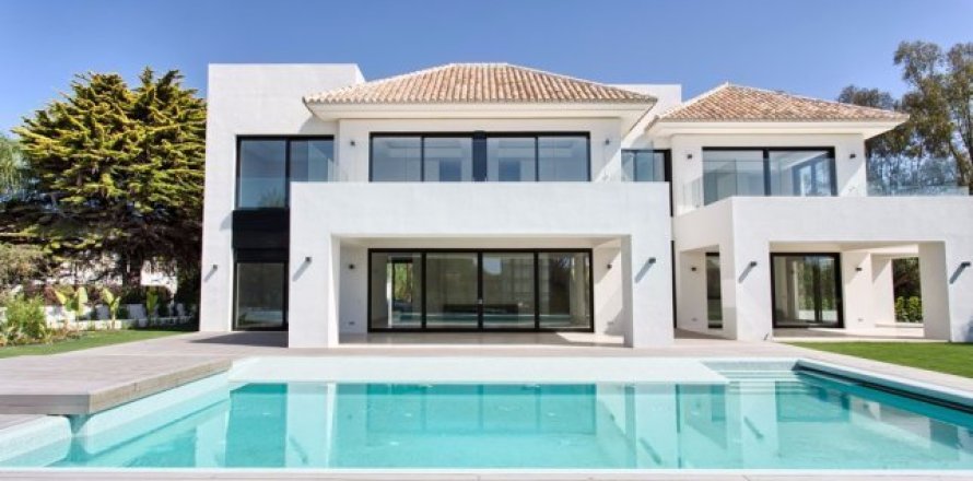 5 dormitorios House en Estepona, Spain No. 25506