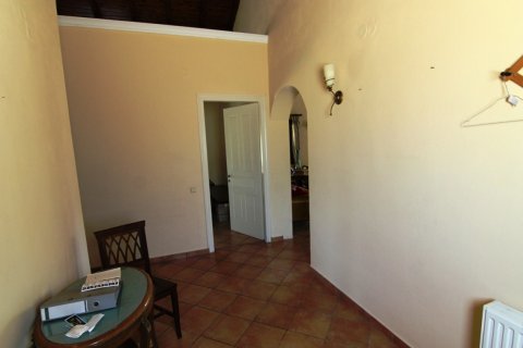 4 bedrooms Villa in Corfu, Greece No. 61596 12