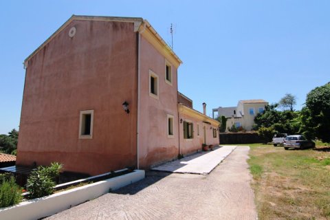4 bedrooms Villa in Corfu, Greece No. 61596 3