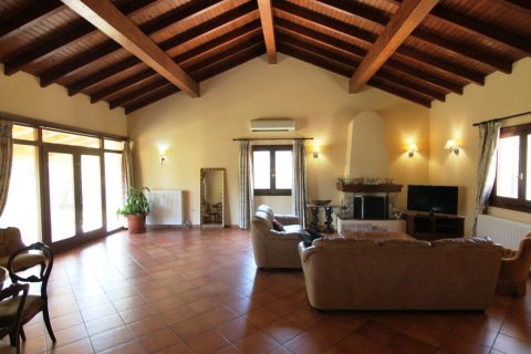 4 bedrooms Villa in Corfu, Greece No. 61596 4
