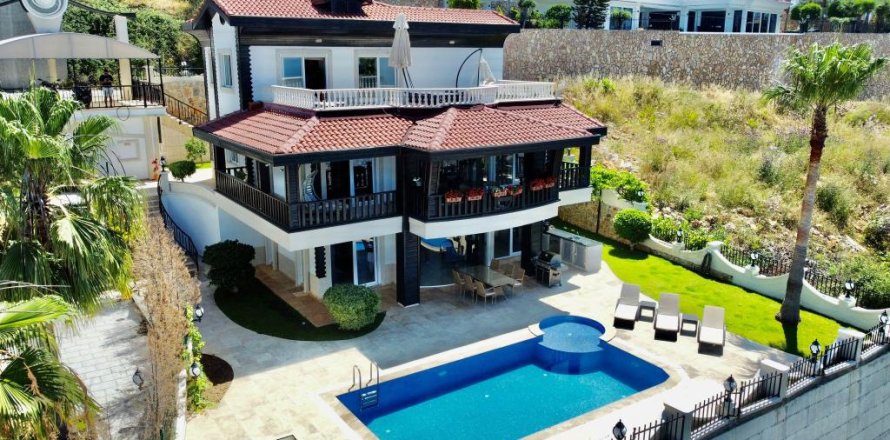 6 rooms Villa in Alanya, Turkey No. 21177