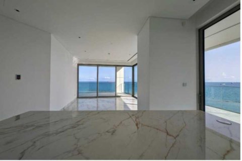 2 bedrooms Apartment in Limassol, Cyprus No. 80956 3