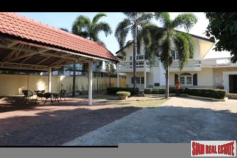 4 bedrooms Villa in Chiang Mai, Thailand No. 95732 9