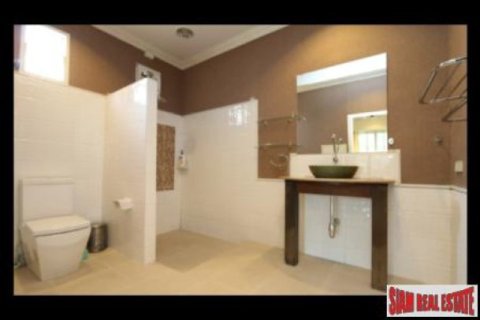 4 bedrooms Villa in Chiang Mai, Thailand No. 95732 3