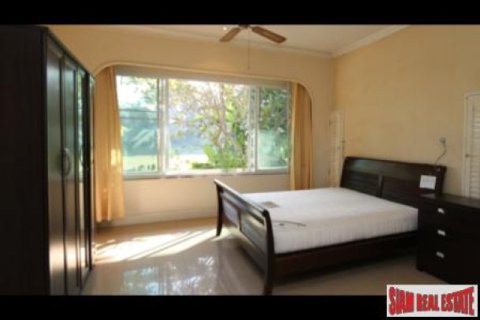 4 bedrooms Villa in Chiang Mai, Thailand No. 95732 2