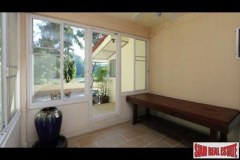 4 bedrooms Villa in Chiang Mai, Thailand No. 95732 1