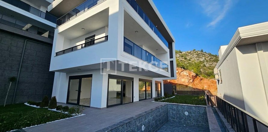 5 bedrooms Villa in Alanya, Turkey No. 16599