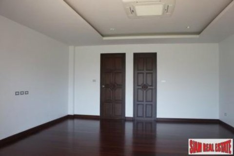 3 bedrooms Villa in Chalong, Thailand No. 95689 9