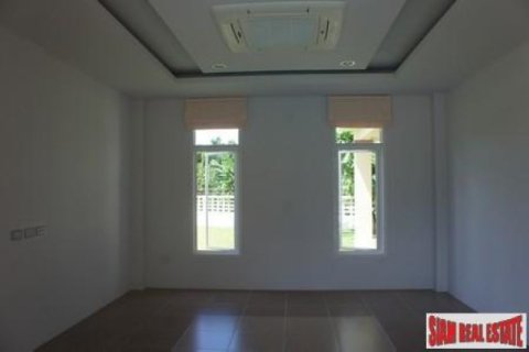 3 bedrooms Villa in Chalong, Thailand No. 95689 10