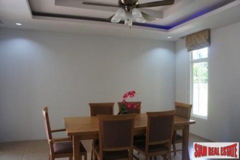 3 bedrooms Villa in Chalong, Thailand No. 95689 11