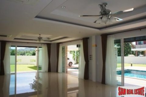 3 bedrooms Villa in Chalong, Thailand No. 95689 15
