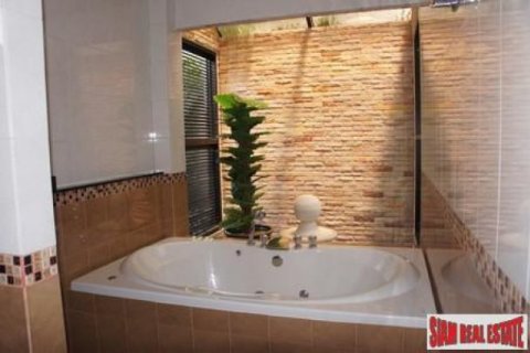 3 bedrooms Villa in Chalong, Thailand No. 95689 8
