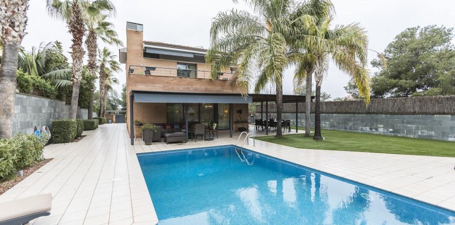 5 bedrooms House in Barcelona, Spain No. 25873