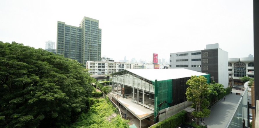 Studio Apartment in Bangkok, Thailand No. 97398