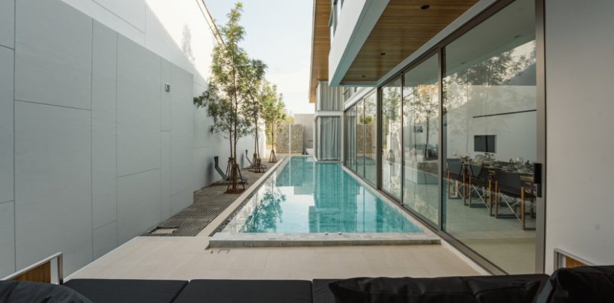 3 bedrooms Villa on the Phuket, Thailand No. 97124