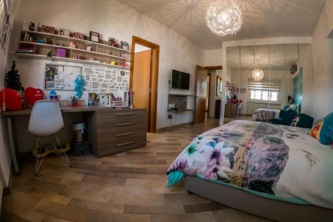 5 bedrooms Villa in Limassol, Cyprus No. 106929 1