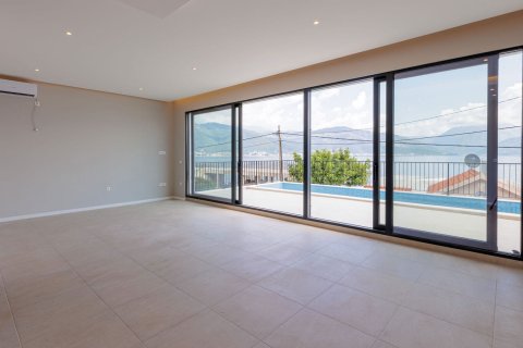 2 bedrooms Villa in Krashichi, Montenegro No. 104684 10