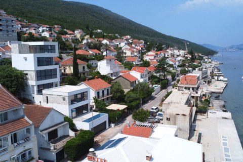 2 bedrooms Villa in Krashichi, Montenegro No. 104684 8