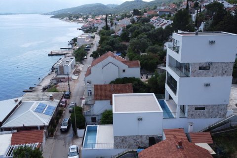 2 bedrooms Villa in Krashichi, Montenegro No. 104684 3