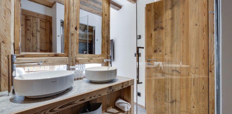 4 bedrooms Apartment in Val-d'Isere, France No. 99914
