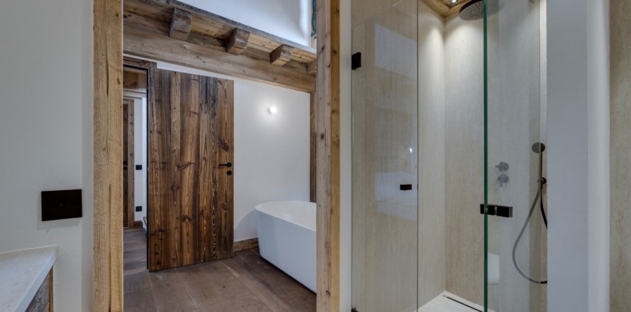 4 bedrooms Apartment in Val-d'Isere, France No. 99920