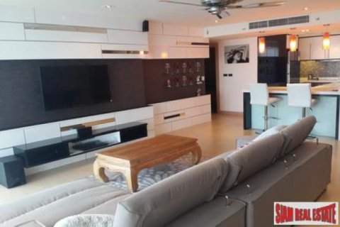 2 bedrooms Penthouse in Jomtien Beach, Thailand No. 96493 1